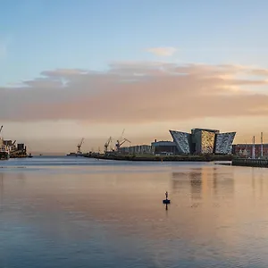 Stylish Centre 2 Bedroom With Cityscape View Belfast